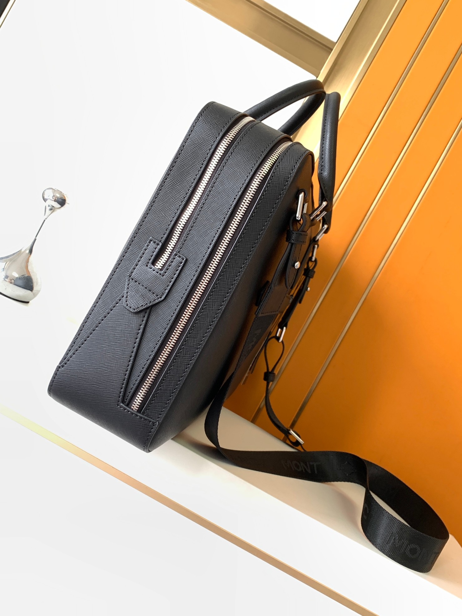 Luxury Men's Top-Handle Bags P - đánh giá và giá Luxury Bags Of 2026