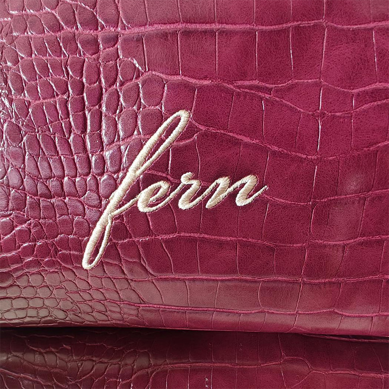 Embroidered Croc Makeup Bag Pe - đánh giá và giá Luxury Bags Vegan Leather