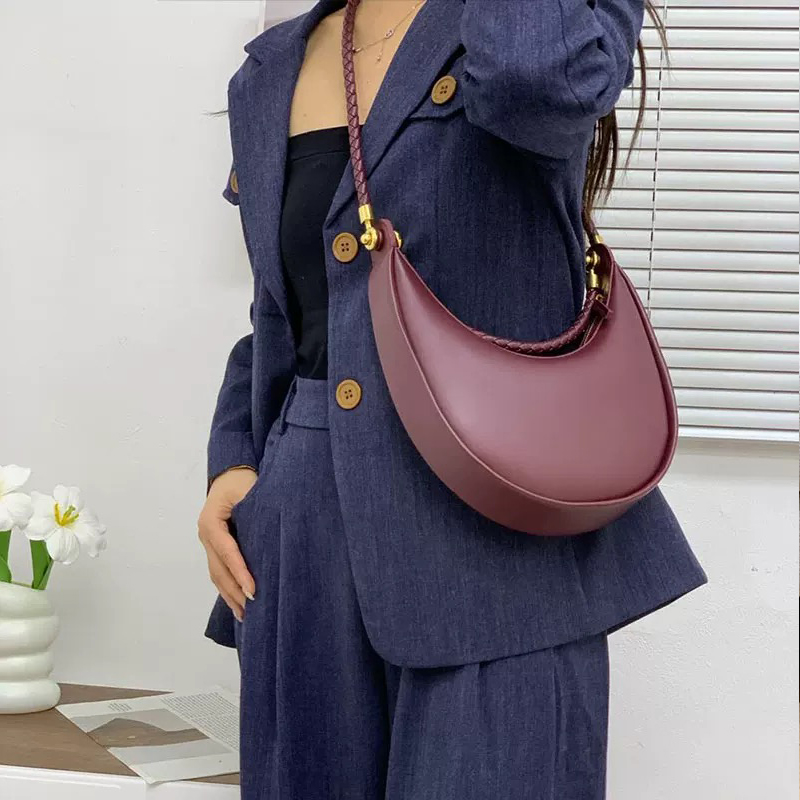 Classic Round Moon Slim Bags F - đánh giá và giá Luxury Bags Of 2026